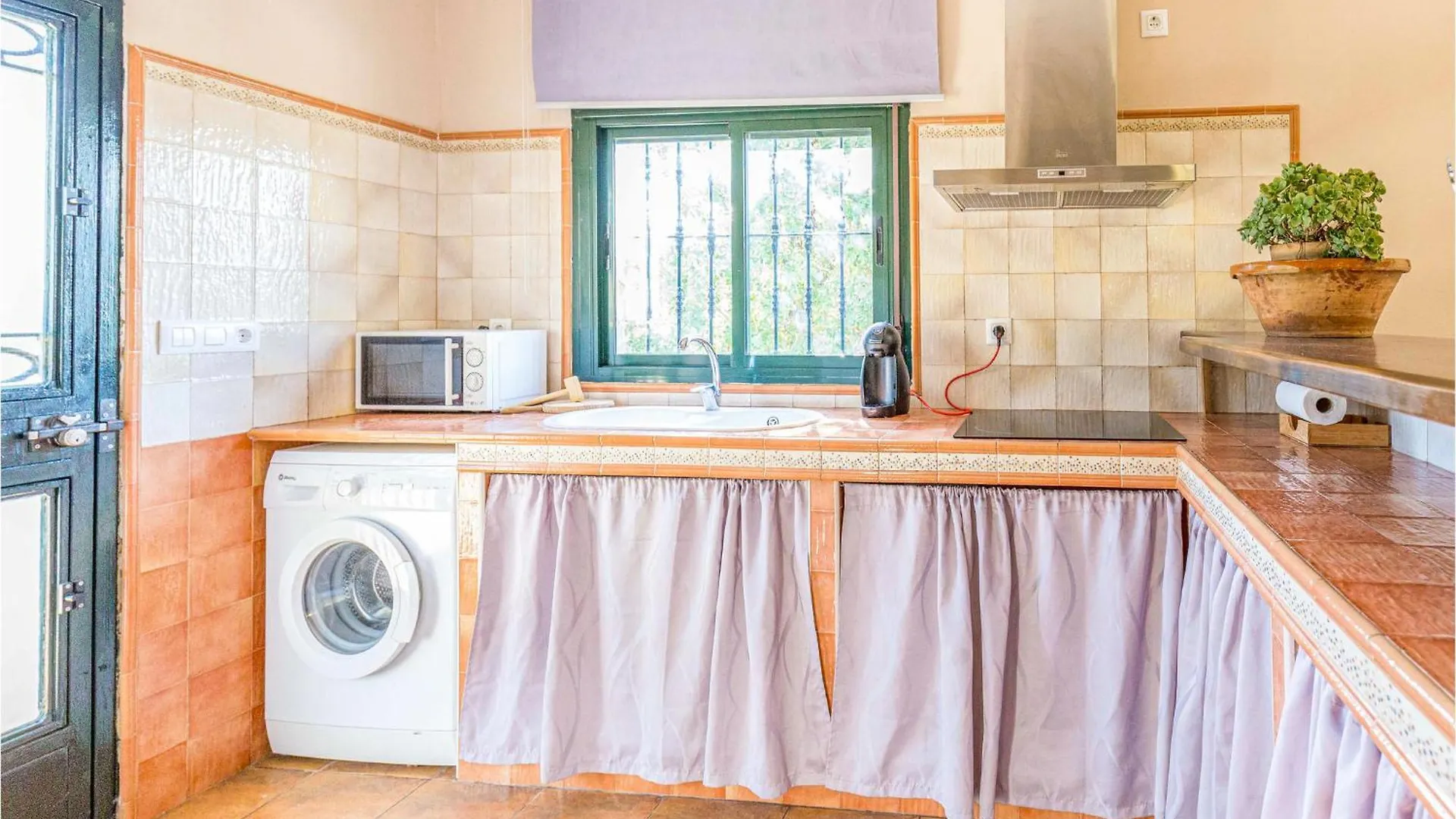 Stunning Home In Ubrique With Kitchen 0*,
